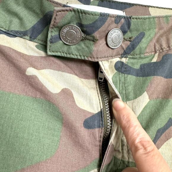 Almost Famous Wide Leg Camouflage Stretch Cotton Cargo Pants Women's Size XL - Picture 6 of 10